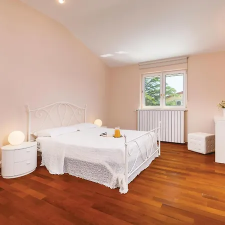 Beautiful Home In Pula With House Sea View