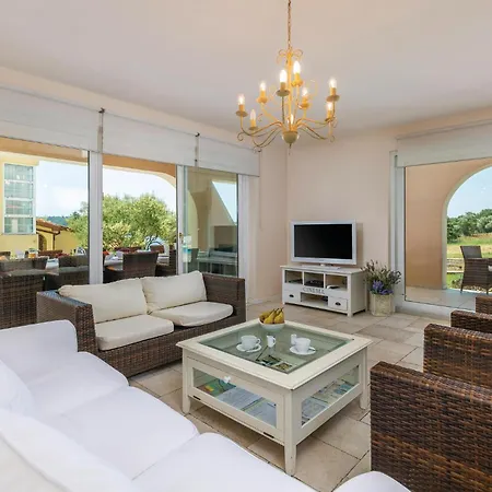 בית נופש Gorgeous Home In Pula פולה
