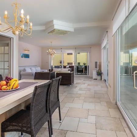 Beautiful Home In Pula With House Sea View *