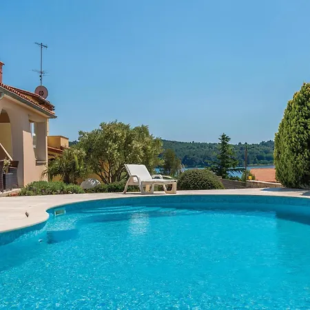 Holiday home Beautiful Home In Pula With House Sea View