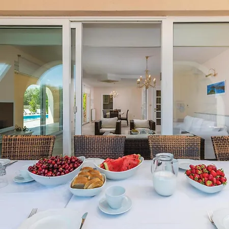 Beautiful Home In Pula With House Sea View * Pula
