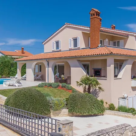 Beautiful Home In Pula With House Sea View *