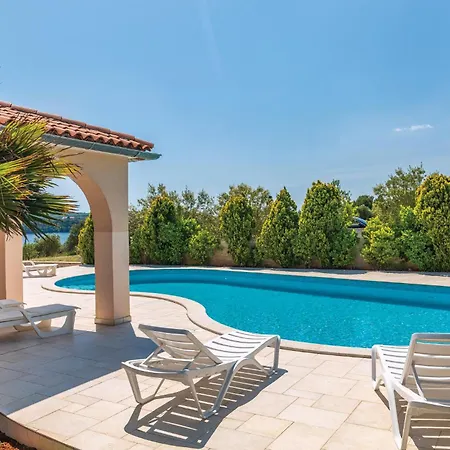Holiday home Beautiful Home In Pula With House Sea View
