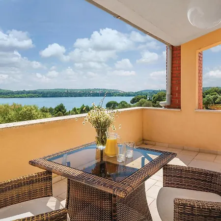 בית נופש Gorgeous Home In Pula פולה