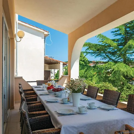 בית נופש Gorgeous Home In Pula פולה