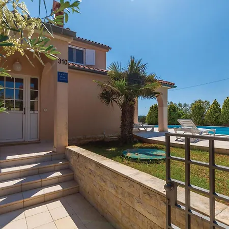 Beautiful Home In Pula With House Sea View *