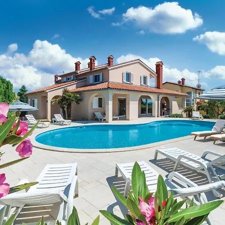 בית נופש Gorgeous Home In Pula פולה
