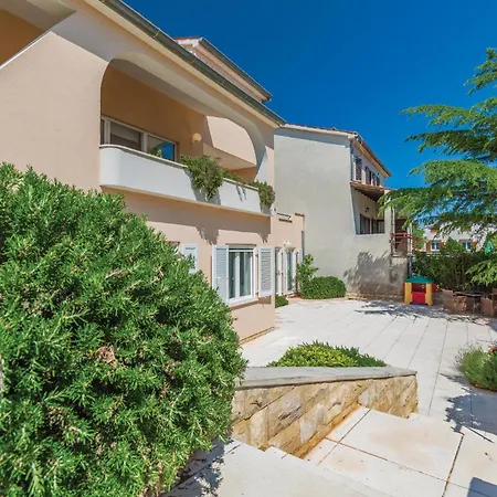 Beautiful Home In Pula With House Sea View Holiday home *