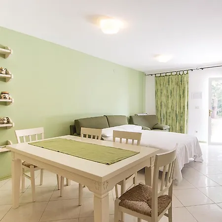 בית נופש Gorgeous Home In Pula פולה