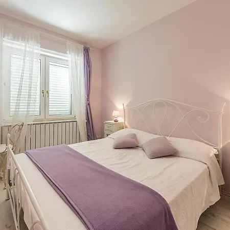 בית נופש Gorgeous Home In Pula פולה