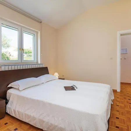 Beautiful Home In Pula With House Sea View Holiday home
