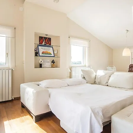 Beautiful Home In Pula With House Sea View Holiday home *