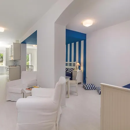 Beautiful Home In Pula With House Sea View Holiday home *