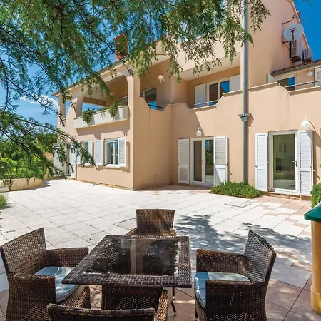 Beautiful Home In Pula With House Sea View *