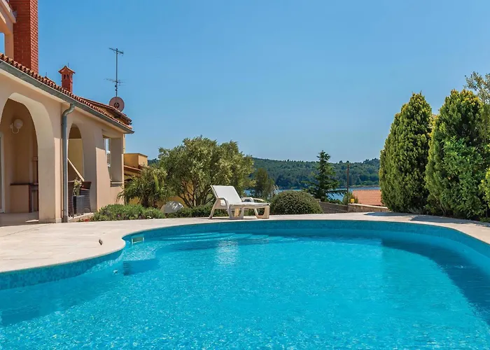 Vikendica Holiday Home Pomer II