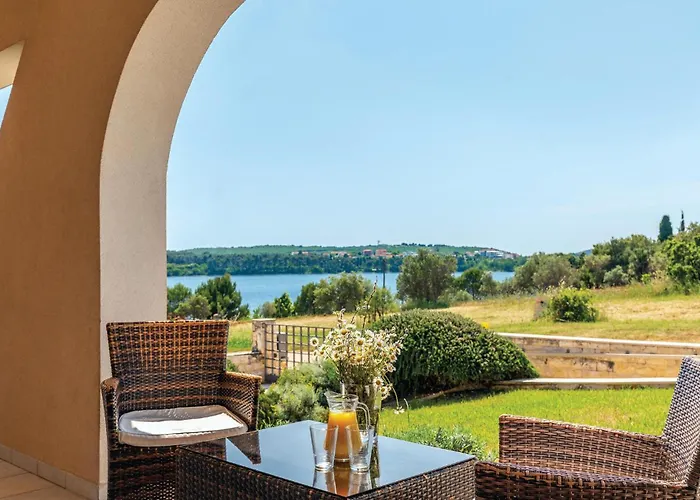 Holiday Home Pomer II Vikendica