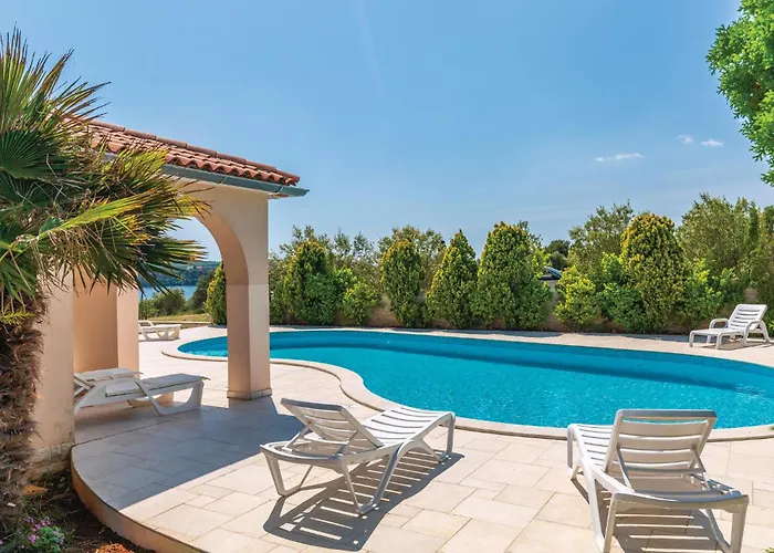 Vikendica Holiday Home Pomer II