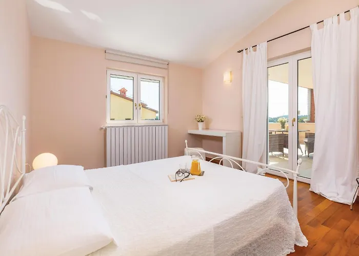 Holiday Home Pomer II Vikendica Pula