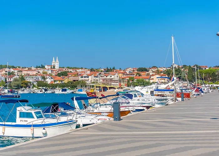 Vikendica Holiday Home Pomer II