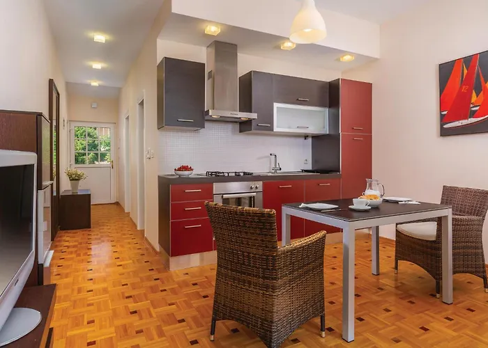 Vikendica Holiday Home Pomer II