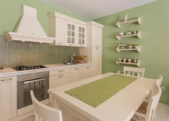 Vikendica Holiday Home Pomer II